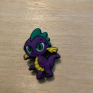 17 cartoon croc charms